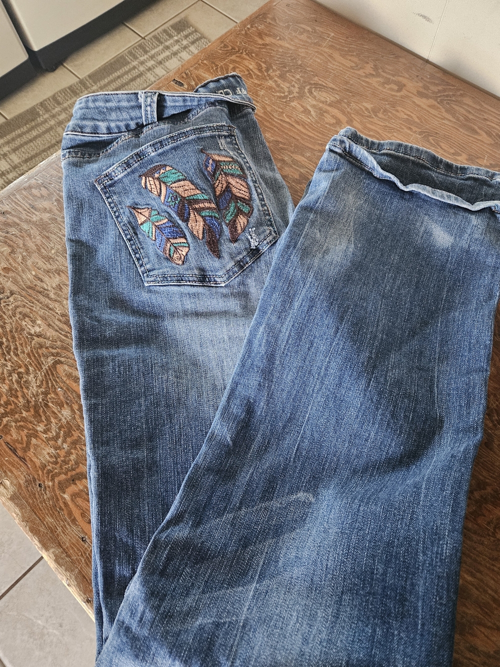 Cowgirl Tuff Blue Embroidered High Feather Jeans Size 36